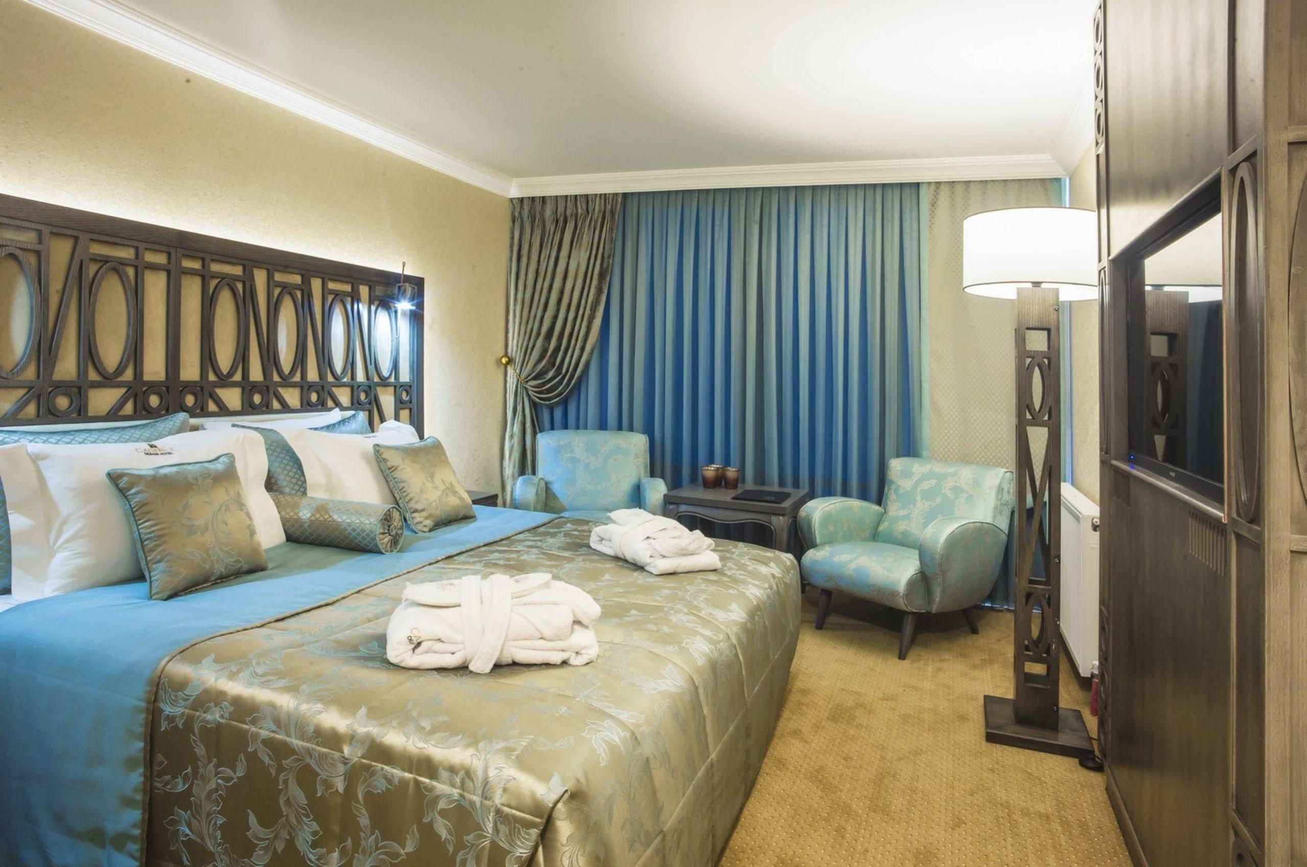 Cadence Design Otel 5*
